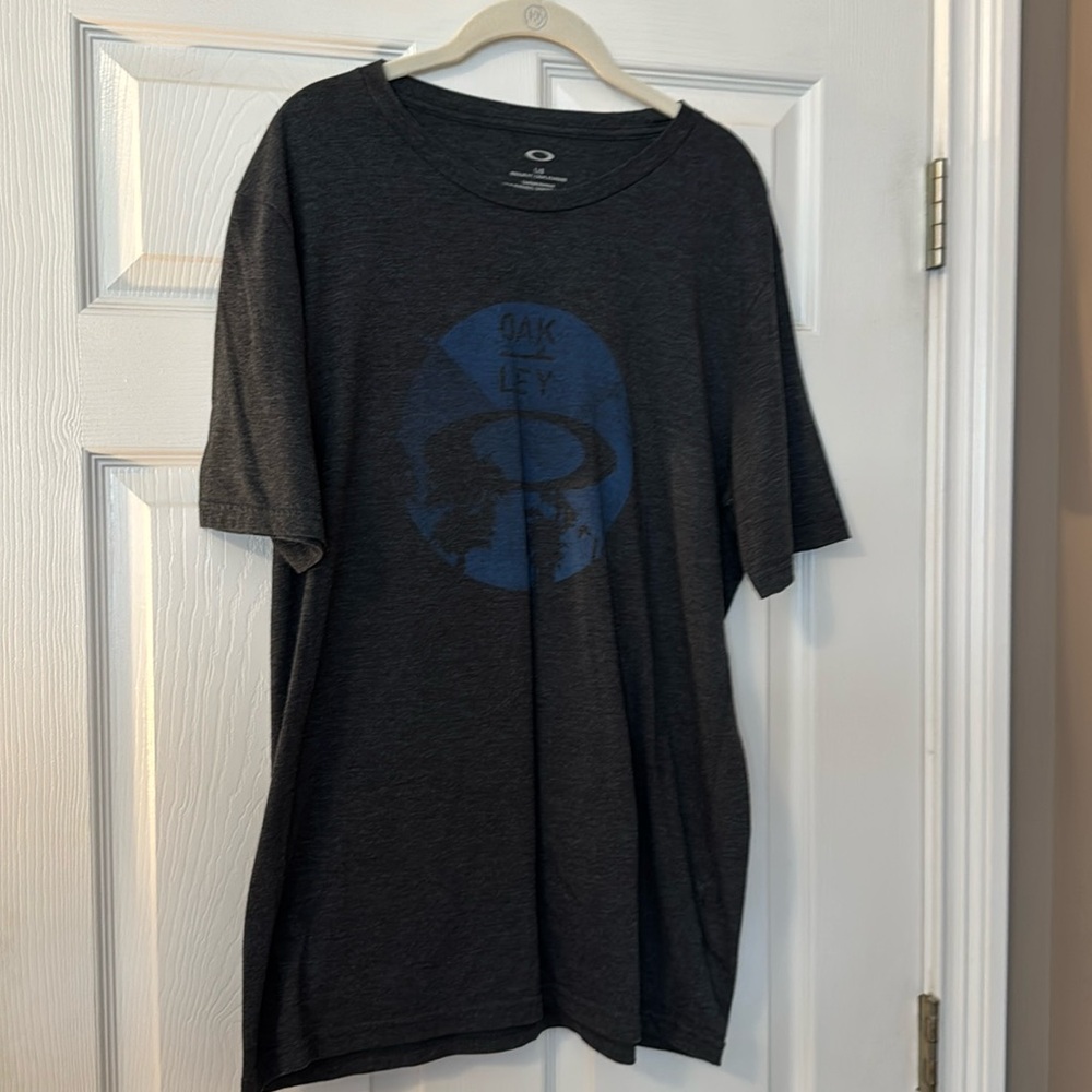 Oakley t shirt